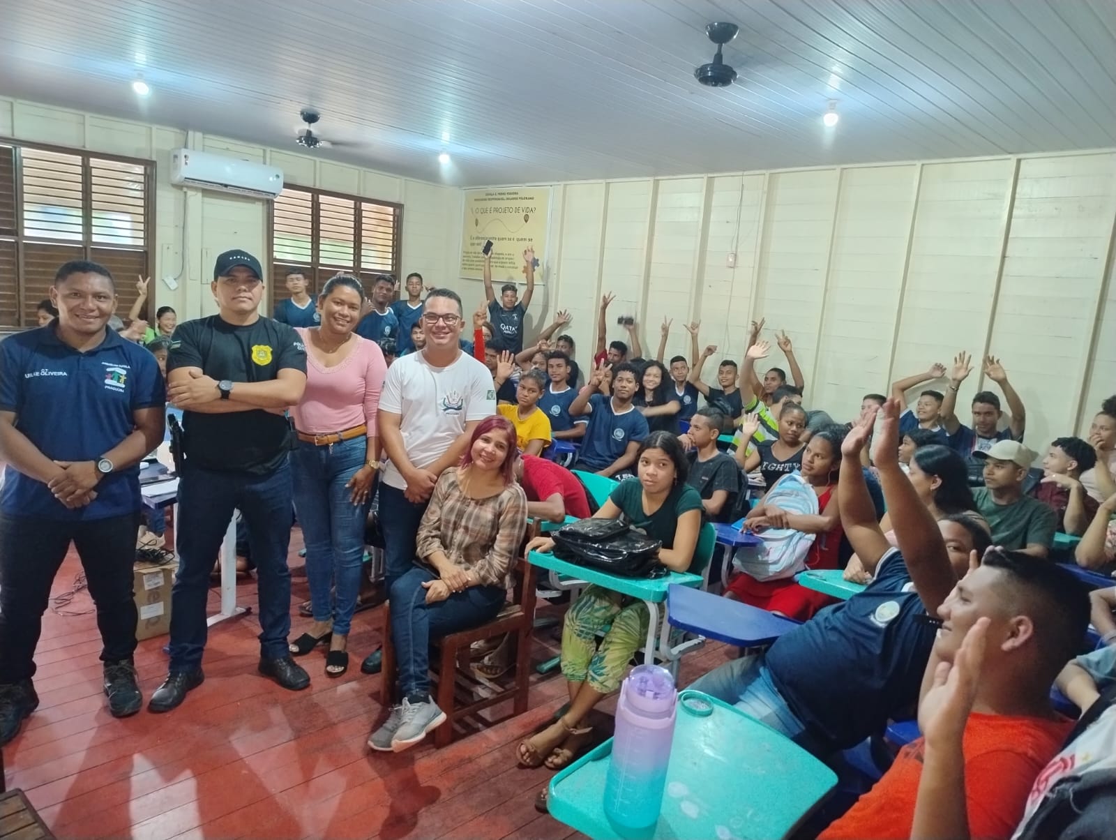 EM PRACUÚBA, POLÍCIA CIVIL EM PARCERIA COM A POLÍCIA MILITAR E COM O CONSELHO TUTELAR, PROMOVEM PALESTRA PARA ESTUDANTES SOBRE VIOLÊNCIA E BULLYING NO AMBIENTE ESCOLAR